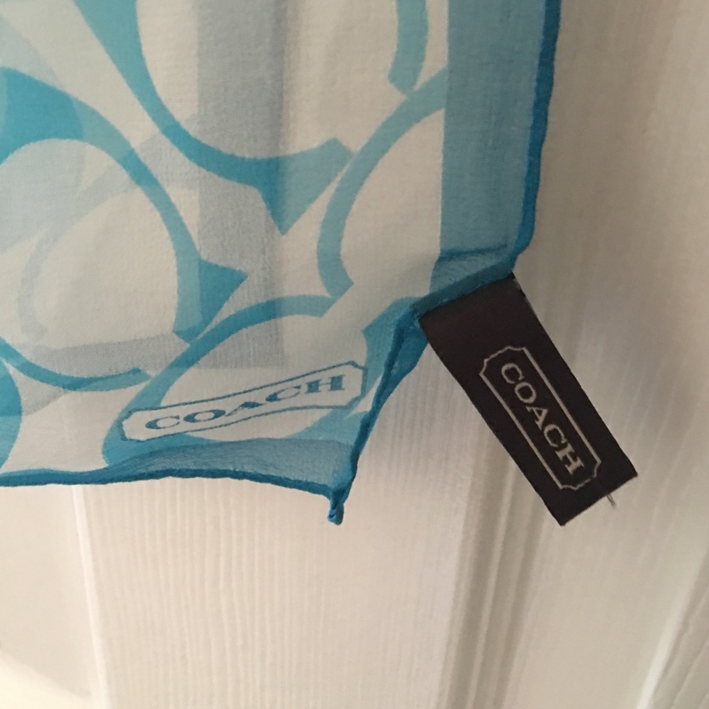 Coach blue scarf 100% silk - Picture 3 of 4